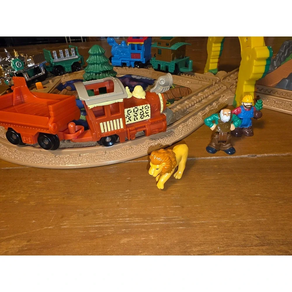 Fisher-Price GeoTrax Zoo Train Set Folding Track Engines Figures Lion Safari